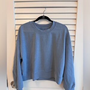 lululemon softstreme perfectly oversized cropped crew - Size 8 - Pitch Blue